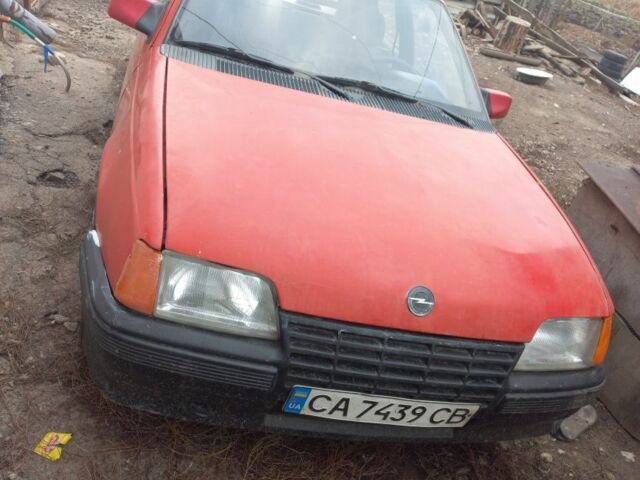 Красный Опель Кадет, объемом двигателя 1.2 л и пробегом 70 тыс. км за 750 $, фото 1 на Automoto.ua