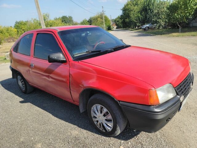 Красный Опель Кадет, объемом двигателя 1.6 л и пробегом 220 тыс. км за 800 $, фото 1 на Automoto.ua