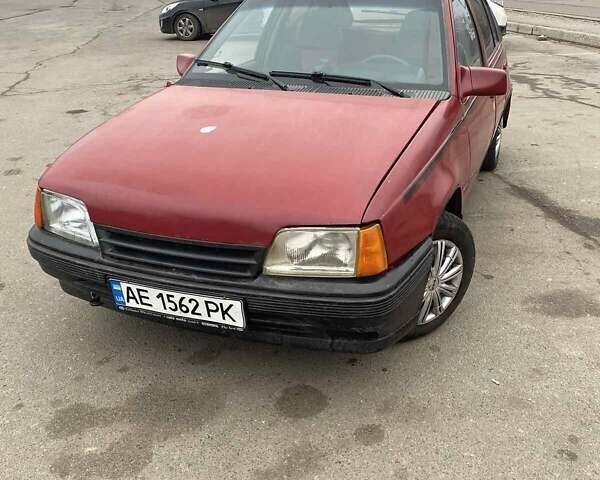 Красный Опель Кадет, объемом двигателя 1.6 л и пробегом 200 тыс. км за 1145 $, фото 1 на Automoto.ua
