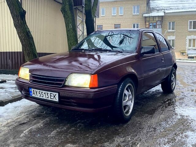 Красный Опель Кадет, объемом двигателя 1.3 л и пробегом 200 тыс. км за 950 $, фото 1 на Automoto.ua