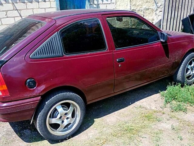 Красный Опель Кадет, объемом двигателя 1.3 л и пробегом 120 тыс. км за 750 $, фото 1 на Automoto.ua