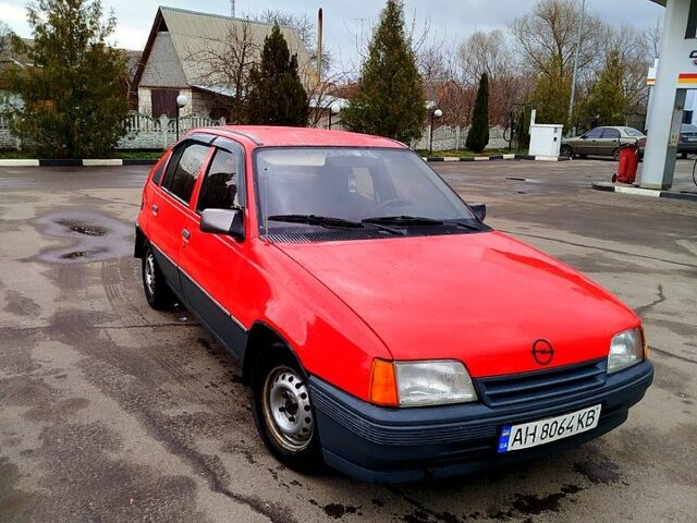 Червоний Опель Кадет, об'ємом двигуна 1.3 л та пробігом 170 тис. км за 850 $, фото 1 на Automoto.ua