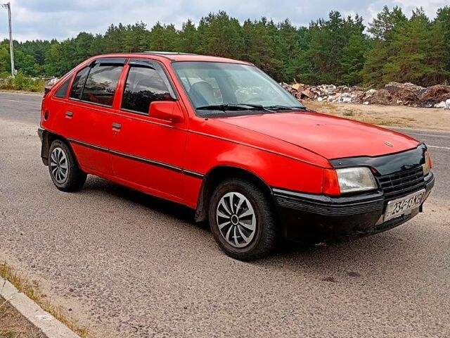 Красный Опель Кадет, объемом двигателя 1.3 л и пробегом 300 тыс. км за 950 $, фото 1 на Automoto.ua