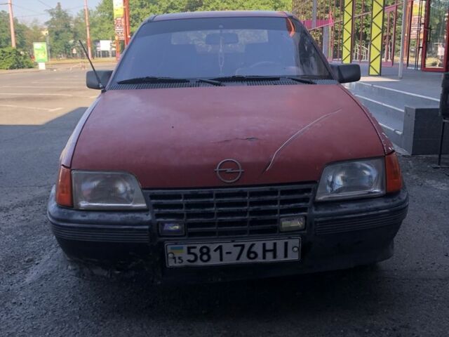 Красный Опель Кадет, объемом двигателя 1.3 л и пробегом 442 тыс. км за 750 $, фото 1 на Automoto.ua