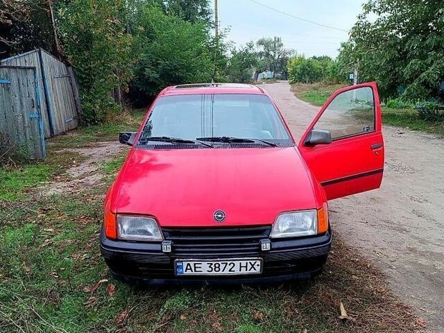 Красный Опель Кадет, объемом двигателя 1.6 л и пробегом 10 тыс. км за 1500 $, фото 1 на Automoto.ua