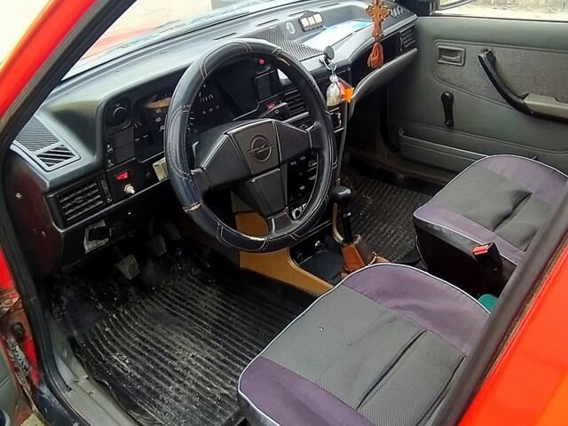 Красный Опель Кадет, объемом двигателя 1.3 л и пробегом 0 тыс. км за 800 $, фото 1 на Automoto.ua