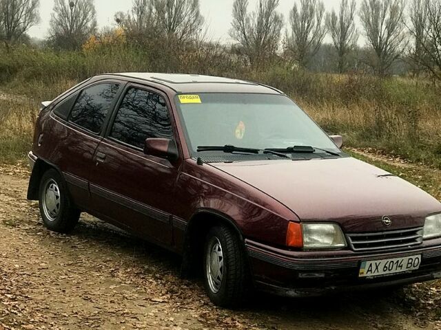 Красный Опель Кадет, объемом двигателя 1.4 л и пробегом 170 тыс. км за 1000 $, фото 1 на Automoto.ua