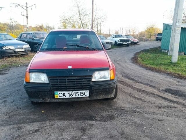 Червоний Опель Кадет, об'ємом двигуна 1 л та пробігом 111 тис. км за 650 $, фото 1 на Automoto.ua
