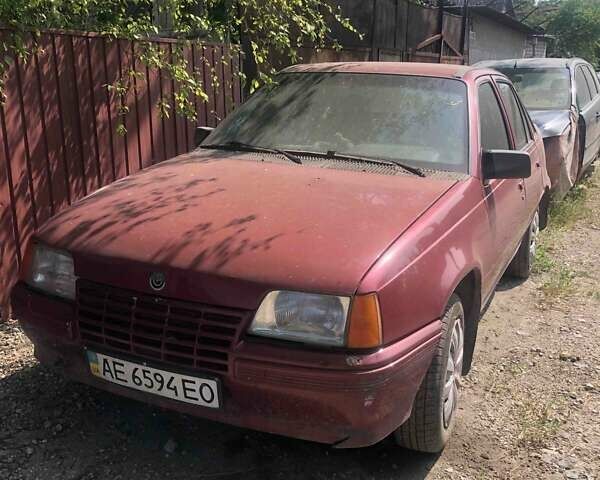 Красный Опель Кадет, объемом двигателя 1.3 л и пробегом 330 тыс. км за 600 $, фото 1 на Automoto.ua