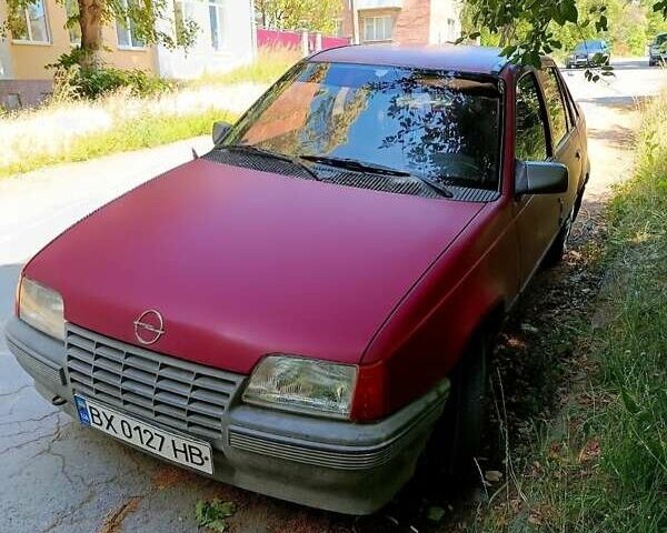 Красный Опель Кадет, объемом двигателя 1.3 л и пробегом 200 тыс. км за 650 $, фото 1 на Automoto.ua