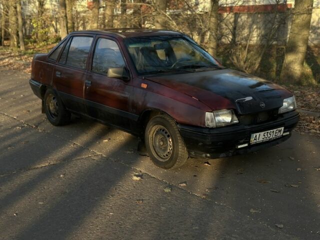 Красный Опель Кадет, объемом двигателя 1.4 л и пробегом 300 тыс. км за 786 $, фото 1 на Automoto.ua