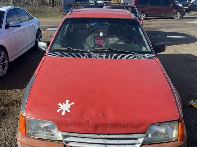 Красный Опель Кадет, объемом двигателя 1.3 л и пробегом 350 тыс. км за 400 $, фото 1 на Automoto.ua