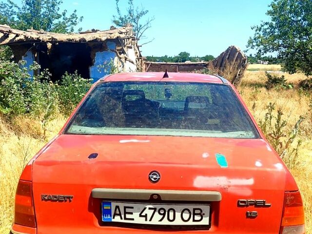 Красный Опель Кадет, объемом двигателя 1.6 л и пробегом 430 тыс. км за 480 $, фото 1 на Automoto.ua