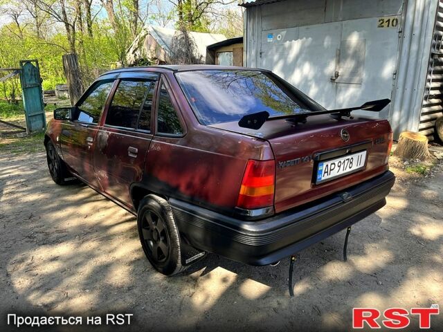 Красный Опель Кадет, объемом двигателя 1.4 л и пробегом 196 тыс. км за 1850 $, фото 1 на Automoto.ua