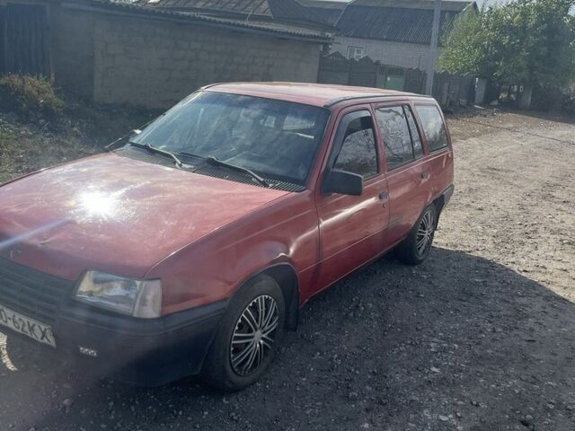 Красный Опель Кадет, объемом двигателя 1.4 л и пробегом 88 тыс. км за 465 $, фото 1 на Automoto.ua