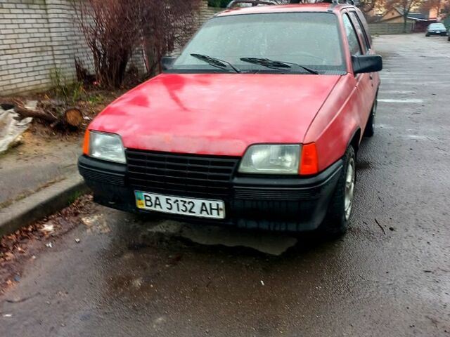 Красный Опель Кадет, объемом двигателя 1.3 л и пробегом 231 тыс. км за 750 $, фото 1 на Automoto.ua