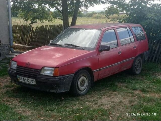 Красный Опель Кадет, объемом двигателя 1.3 л и пробегом 250 тыс. км за 600 $, фото 1 на Automoto.ua