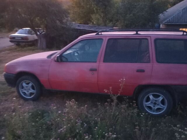 Красный Опель Кадет, объемом двигателя 1.3 л и пробегом 1000 тыс. км за 639 $, фото 1 на Automoto.ua