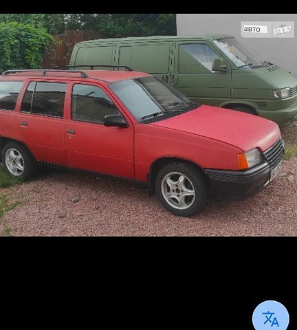 Красный Опель Кадет, объемом двигателя 1.3 л и пробегом 211 тыс. км за 800 $, фото 1 на Automoto.ua