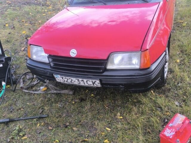 Красный Опель Кадет, объемом двигателя 1 л и пробегом 200 тыс. км за 400 $, фото 1 на Automoto.ua