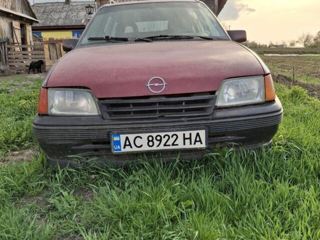 Красный Опель Кадет, объемом двигателя 1.4 л и пробегом 100 тыс. км за 364 $, фото 1 на Automoto.ua