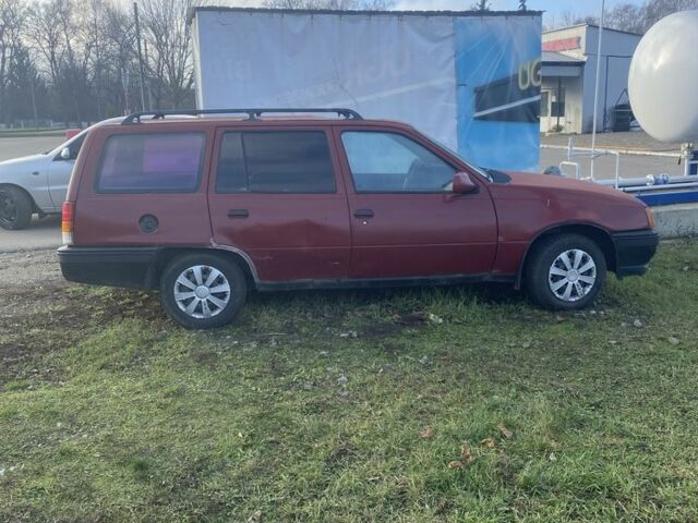 Красный Опель Кадет, объемом двигателя 1.6 л и пробегом 400 тыс. км за 700 $, фото 1 на Automoto.ua