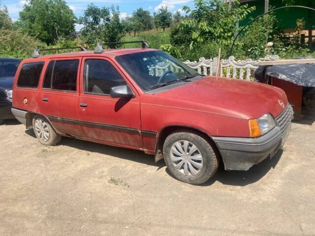 Красный Опель Кадет, объемом двигателя 1 л и пробегом 3 тыс. км за 550 $, фото 1 на Automoto.ua