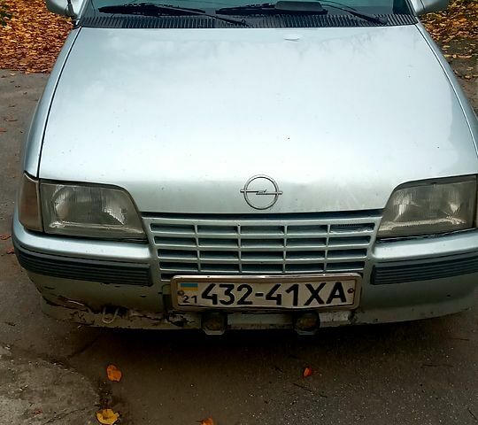 Опель Кадет, объемом двигателя 1.3 л и пробегом 0 тыс. км за 1000 $, фото 1 на Automoto.ua