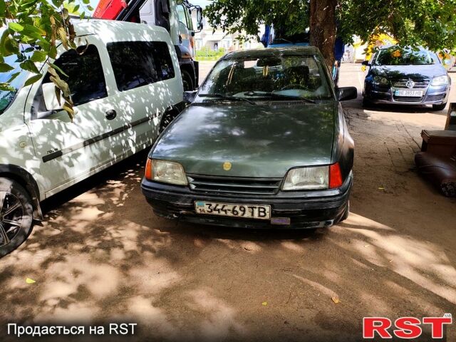 Опель Кадет, объемом двигателя 1.3 л и пробегом 888 тыс. км за 1100 $, фото 1 на Automoto.ua