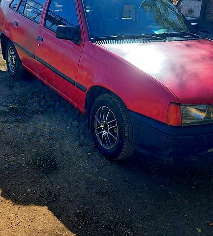 Опель Кадет, об'ємом двигуна 1.6 л та пробігом 200 тис. км за 1100 $, фото 1 на Automoto.ua