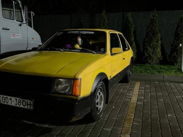 Желтый Опель Кадет, объемом двигателя 1.3 л и пробегом 1000 тыс. км за 828 $, фото 1 на Automoto.ua
