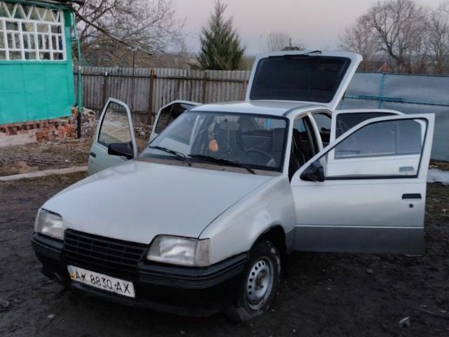 Сірий Опель Кадет, об'ємом двигуна 1.6 л та пробігом 92 тис. км за 448 $, фото 1 на Automoto.ua