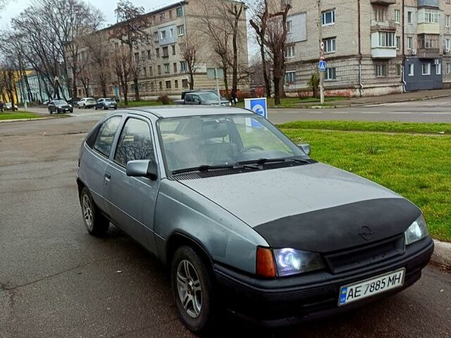 Сірий Опель Кадет, об'ємом двигуна 1.3 л та пробігом 185 тис. км за 950 $, фото 1 на Automoto.ua