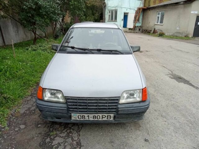 Серый Опель Кадет, объемом двигателя 1.4 л и пробегом 250 тыс. км за 480 $, фото 1 на Automoto.ua