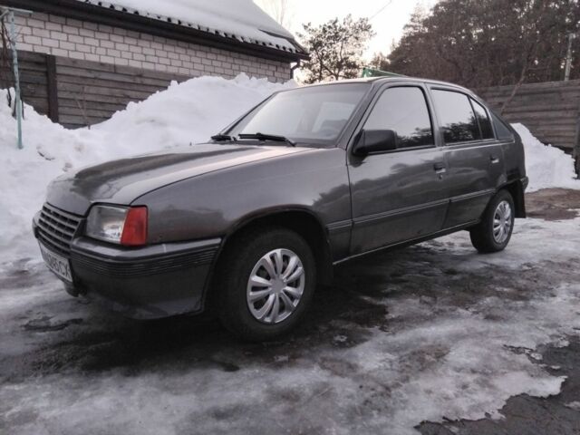 Серый Опель Кадет, объемом двигателя 1.4 л и пробегом 250 тыс. км за 1000 $, фото 1 на Automoto.ua