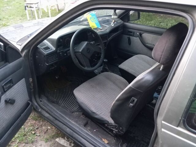 Сірий Опель Кадет, об'ємом двигуна 1.3 л та пробігом 350 тис. км за 567 $, фото 1 на Automoto.ua