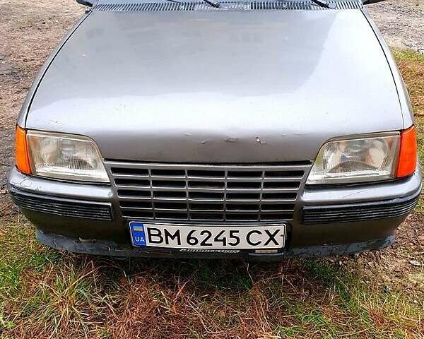 Серый Опель Кадет, объемом двигателя 1.4 л и пробегом 100 тыс. км за 1300 $, фото 1 на Automoto.ua