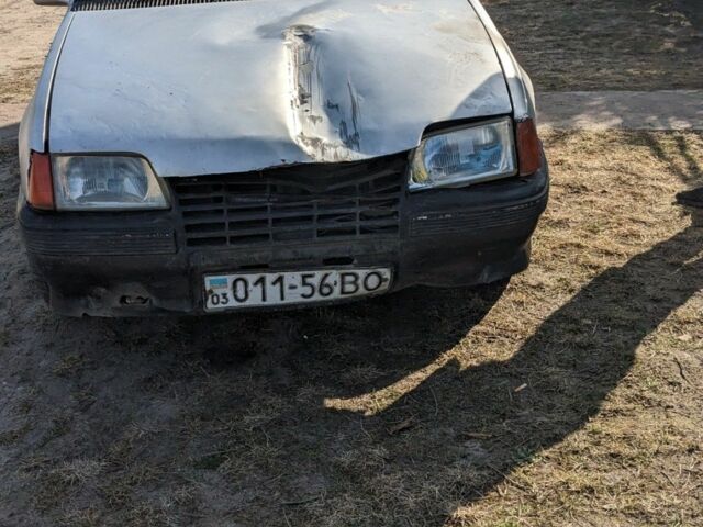 Серый Опель Кадет, объемом двигателя 1 л и пробегом 400 тыс. км за 341 $, фото 1 на Automoto.ua