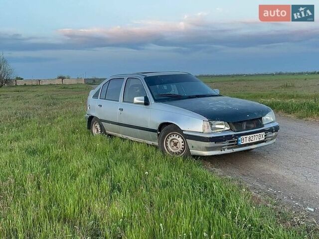 Серый Опель Кадет, объемом двигателя 1.39 л и пробегом 300 тыс. км за 341 $, фото 1 на Automoto.ua