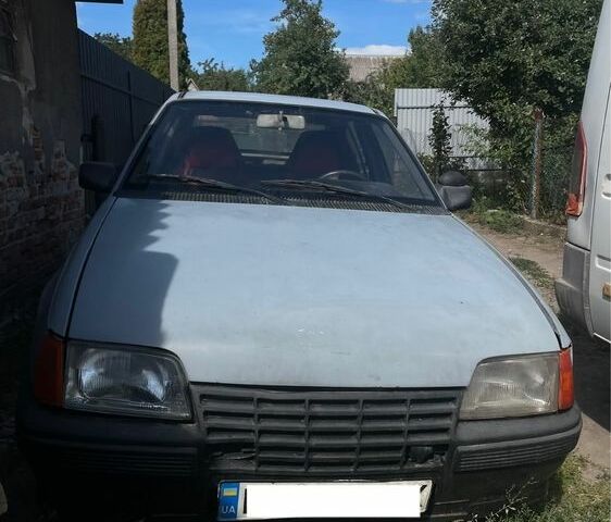 Серый Опель Кадет, объемом двигателя 1.6 л и пробегом 130 тыс. км за 549 $, фото 1 на Automoto.ua