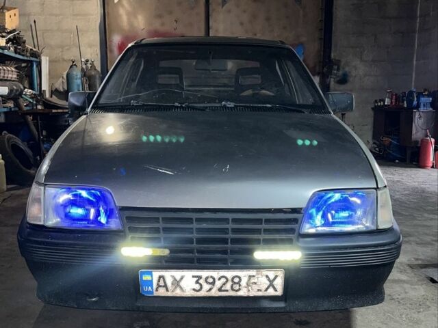 Сірий Опель Кадет, об'ємом двигуна 1.6 л та пробігом 350 тис. км за 617 $, фото 1 на Automoto.ua