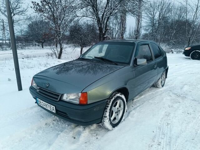 Сірий Опель Кадет, об'ємом двигуна 1.6 л та пробігом 200 тис. км за 1100 $, фото 1 на Automoto.ua