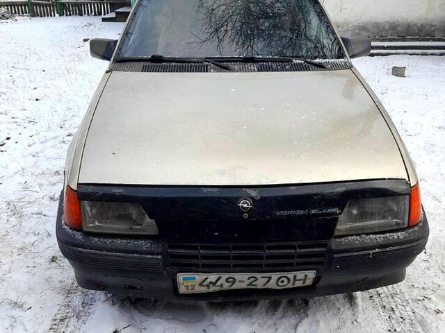 Серый Опель Кадет, объемом двигателя 1.6 л и пробегом 200 тыс. км за 700 $, фото 1 на Automoto.ua