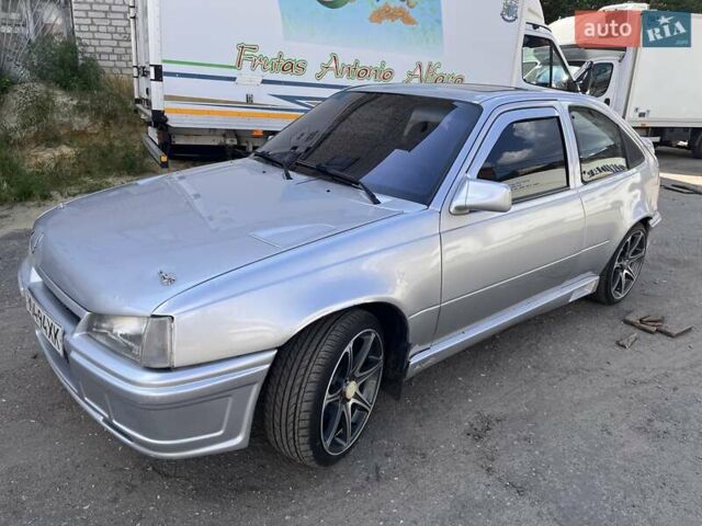 Сірий Опель Кадет, об'ємом двигуна 2 л та пробігом 160 тис. км за 2600 $, фото 1 на Automoto.ua
