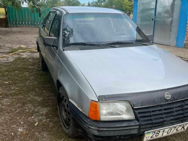 Серый Опель Кадет, объемом двигателя 1.6 л и пробегом 3 тыс. км за 700 $, фото 1 на Automoto.ua