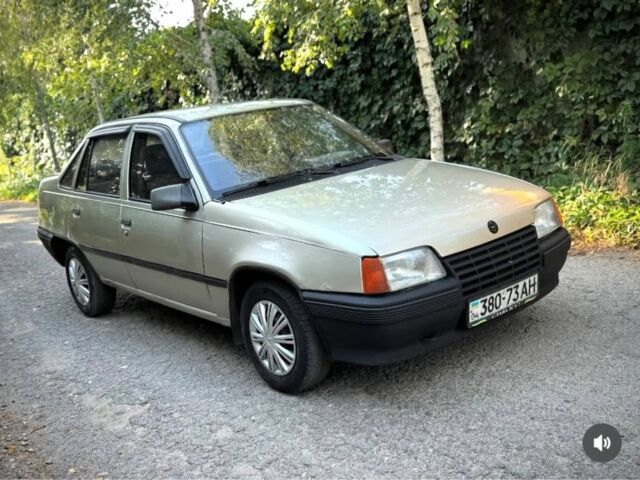 Сірий Опель Кадет, об'ємом двигуна 1.3 л та пробігом 3 тис. км за 1000 $, фото 1 на Automoto.ua