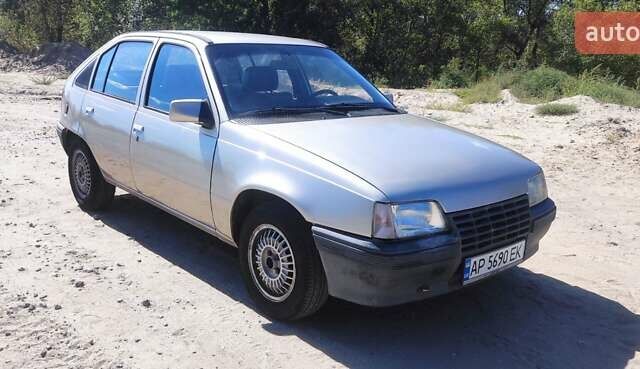 Сірий Опель Кадет, об'ємом двигуна 1.3 л та пробігом 170 тис. км за 1200 $, фото 1 на Automoto.ua
