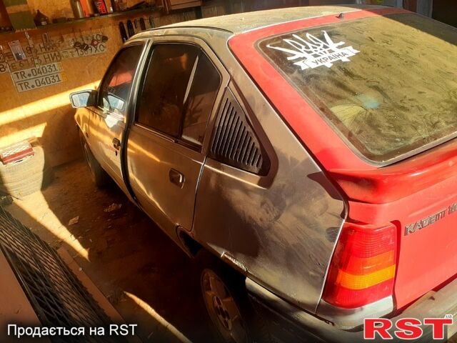 Серый Опель Кадет, объемом двигателя 1.6 л и пробегом 379 тыс. км за 360 $, фото 1 на Automoto.ua