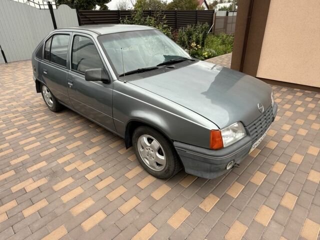 Серый Опель Кадет, объемом двигателя 1.3 л и пробегом 135 тыс. км за 1300 $, фото 1 на Automoto.ua