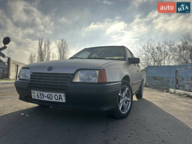 Серый Опель Кадет, объемом двигателя 1.8 л и пробегом 200 тыс. км за 1399 $, фото 1 на Automoto.ua